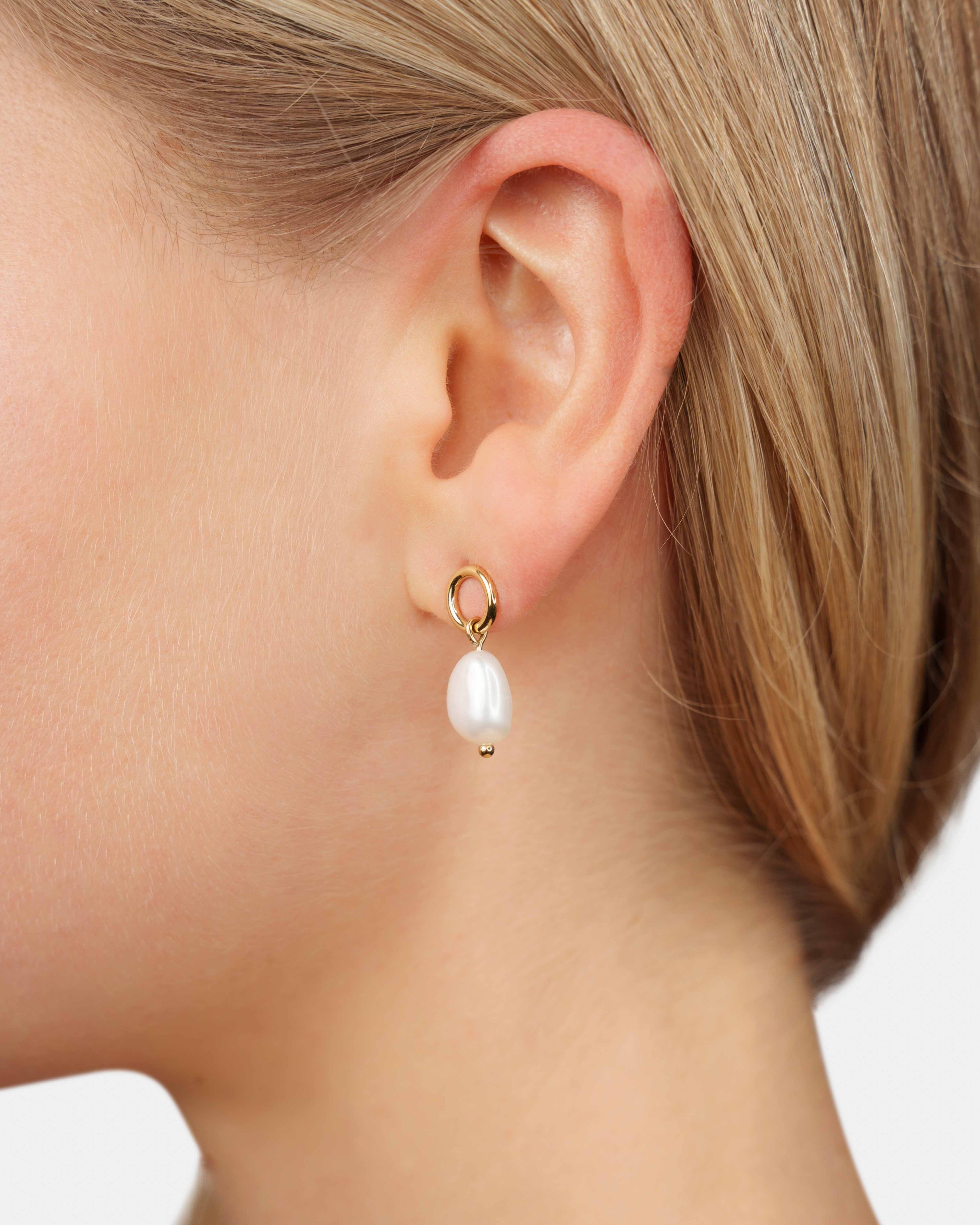 Move Earrings
